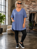 Pernille viskose T-shirt i A-shape med løs og luftig pasform, vist på model der er 168 cm høj og bruger størrelse 46/48. T-shirten er i en mørkebrun nuance og har korte, brede ærmer samt en flatterende V-hals, der giver et afslappet og feminint look. Den falder flot over kroppen og giver god bevægelsesfrihed, hvilket gør den ideel til både hverdag og komfortabel styling.

Billedet er genereret vha. AI-teknologi for at vise t-shirten på en person.