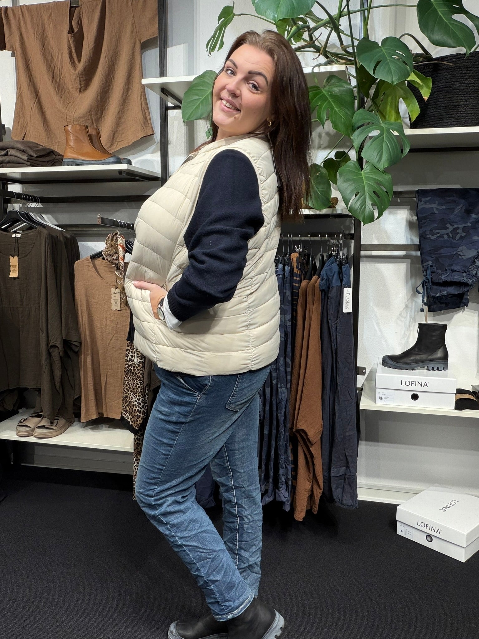 Blød quiltet vest, til plus pigerne, den er let og lækker at have på, og så er den perfekt til lag-på-lag sæt.