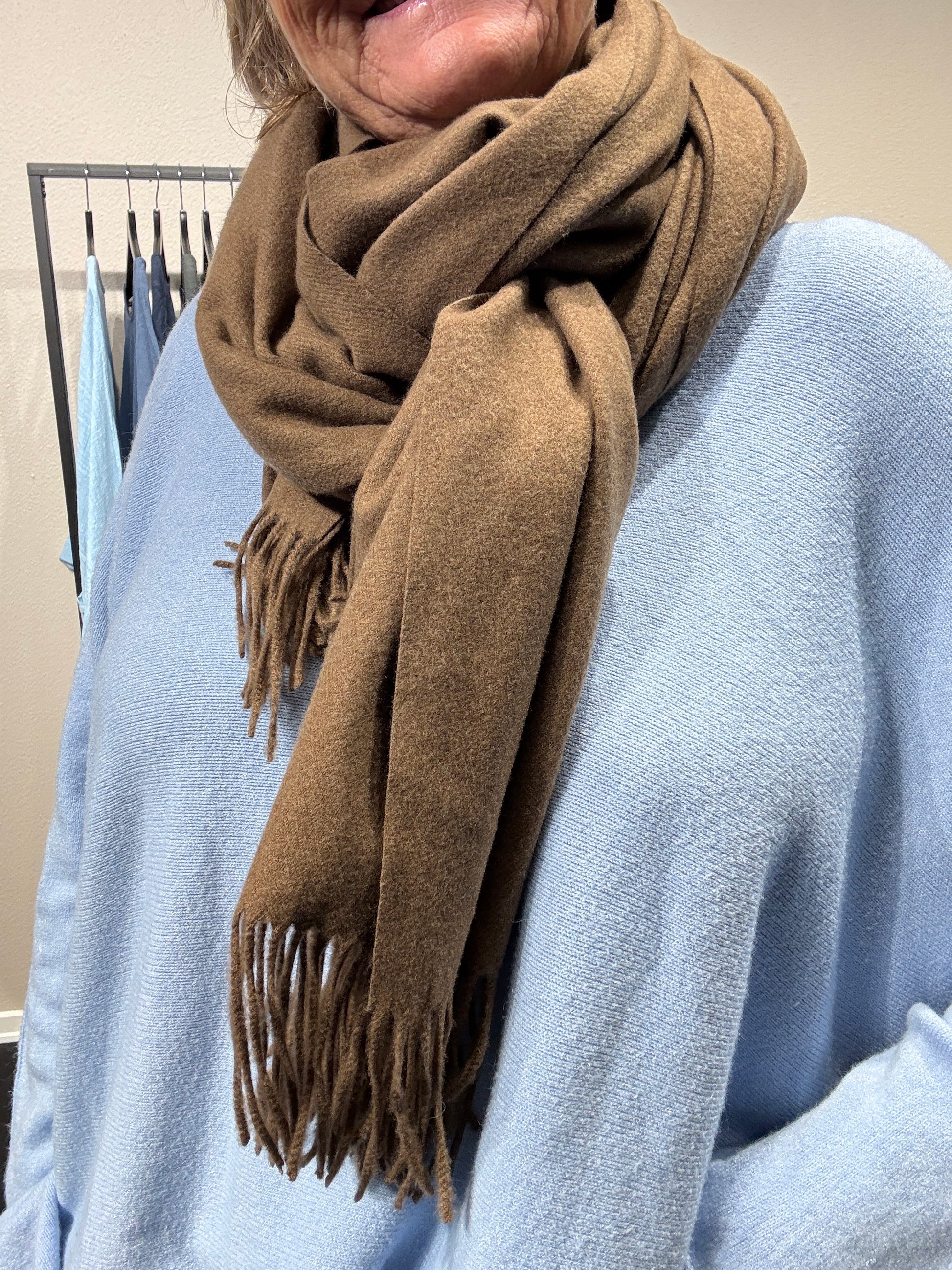 Blødt varmt og super lækkert pasmina tørklæde,findes i mange flotte farver.