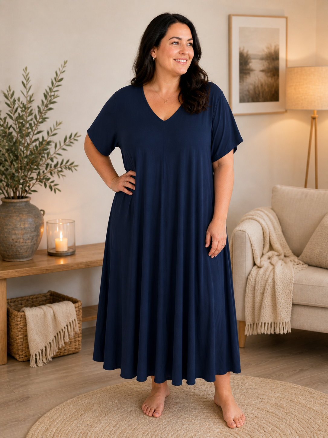 “Pernille plussize viskose kjole i smuk A-facon. Modellen er 168 cm høj og bruger størrelse 46/48. Kjolen har korte ærmer, V-udskæring og et løstsiddende, flatterende fald i mange flotte farver billed er Ai generet