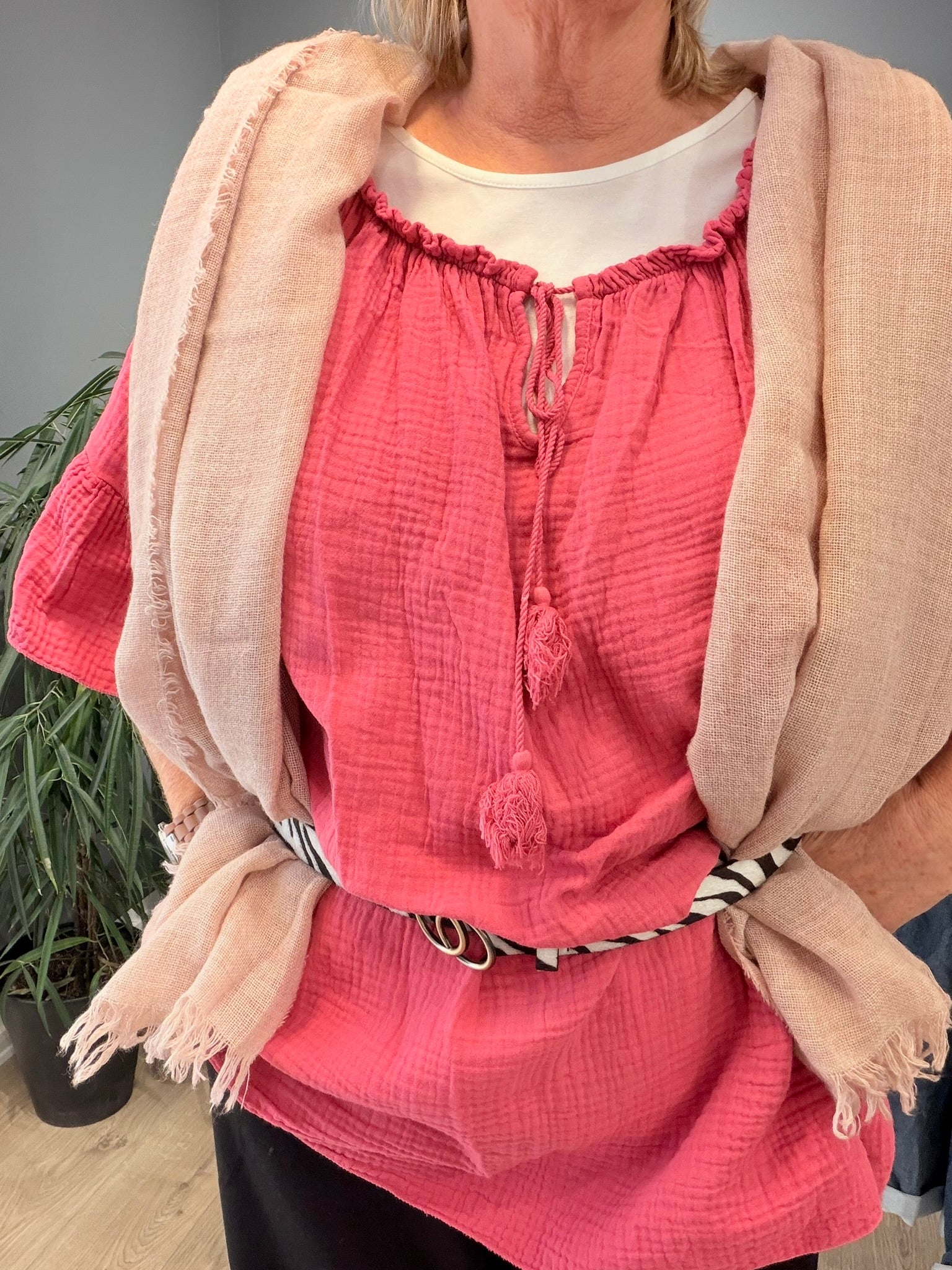 “Ella plus size tunika i blødt materiale med komfortabel pasform.”