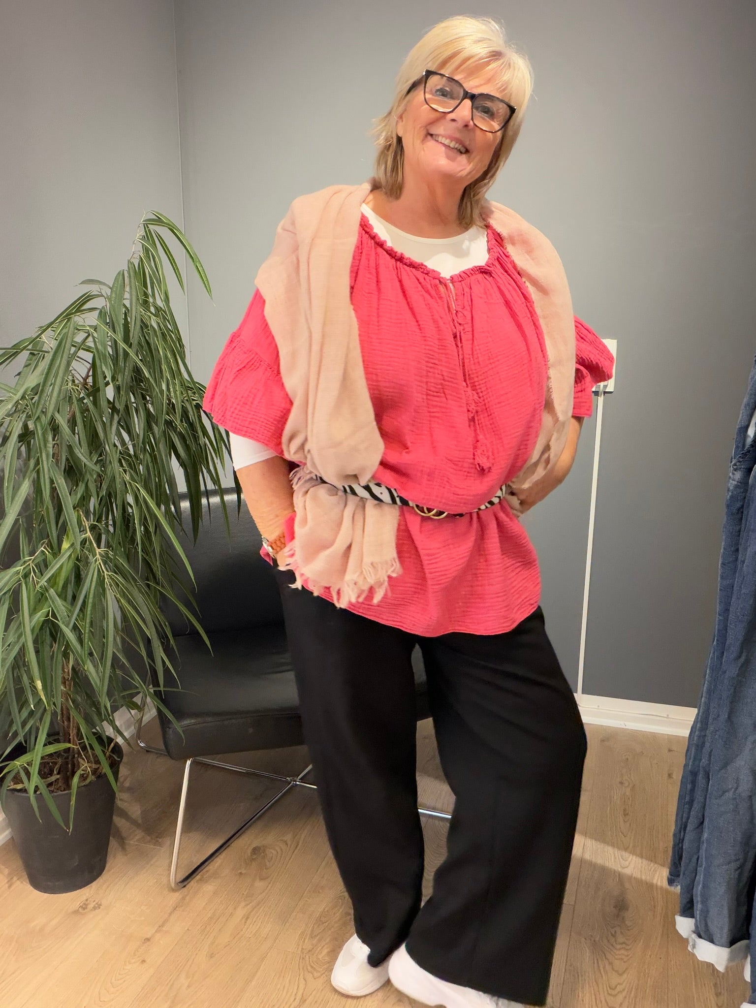 “Ella plus size tunika i blødt materiale med komfortabel pasform.”