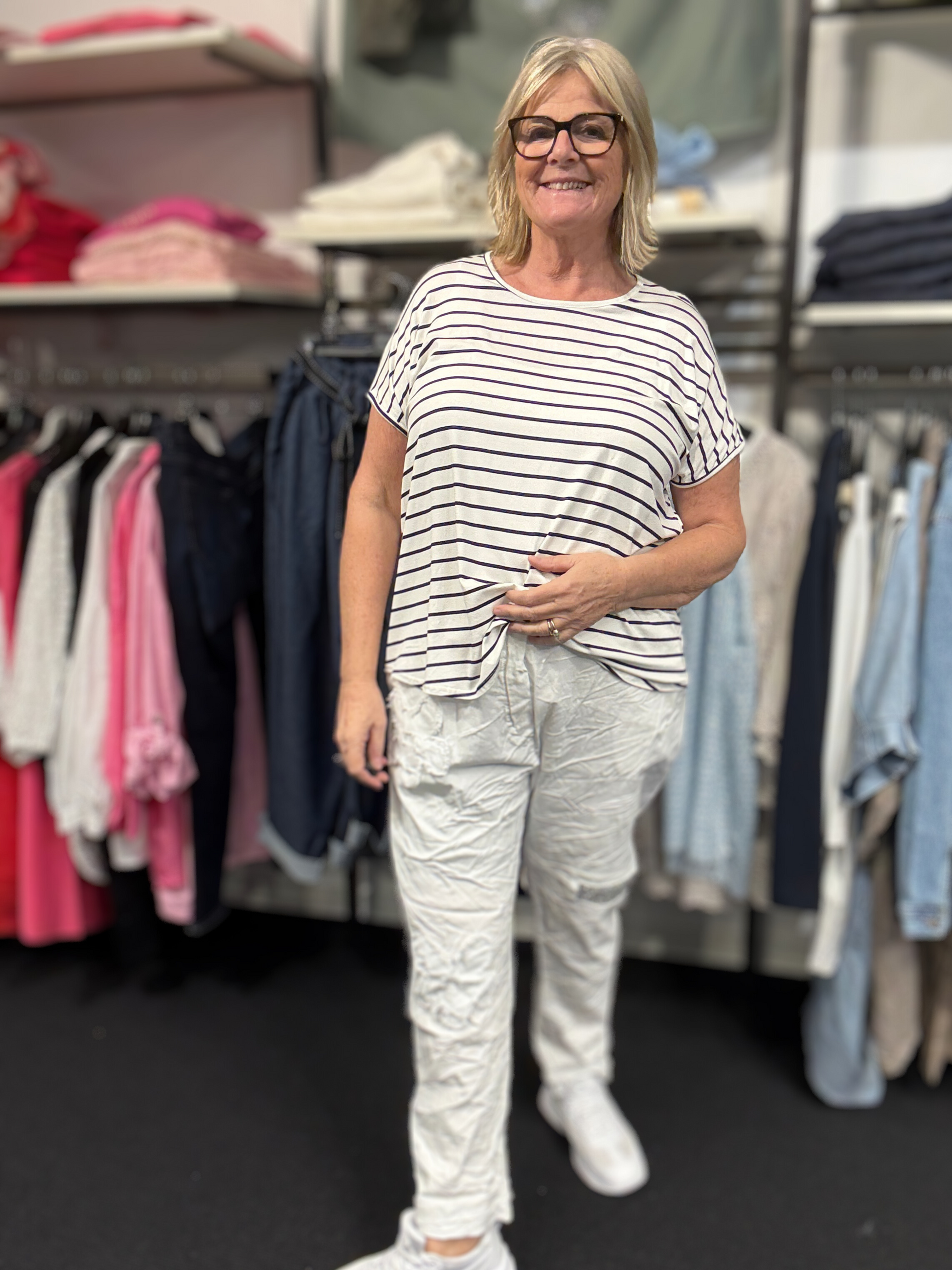 Let og tynd plus size t-shirt, som er perfekt under en skjorte eller for sig selv.
