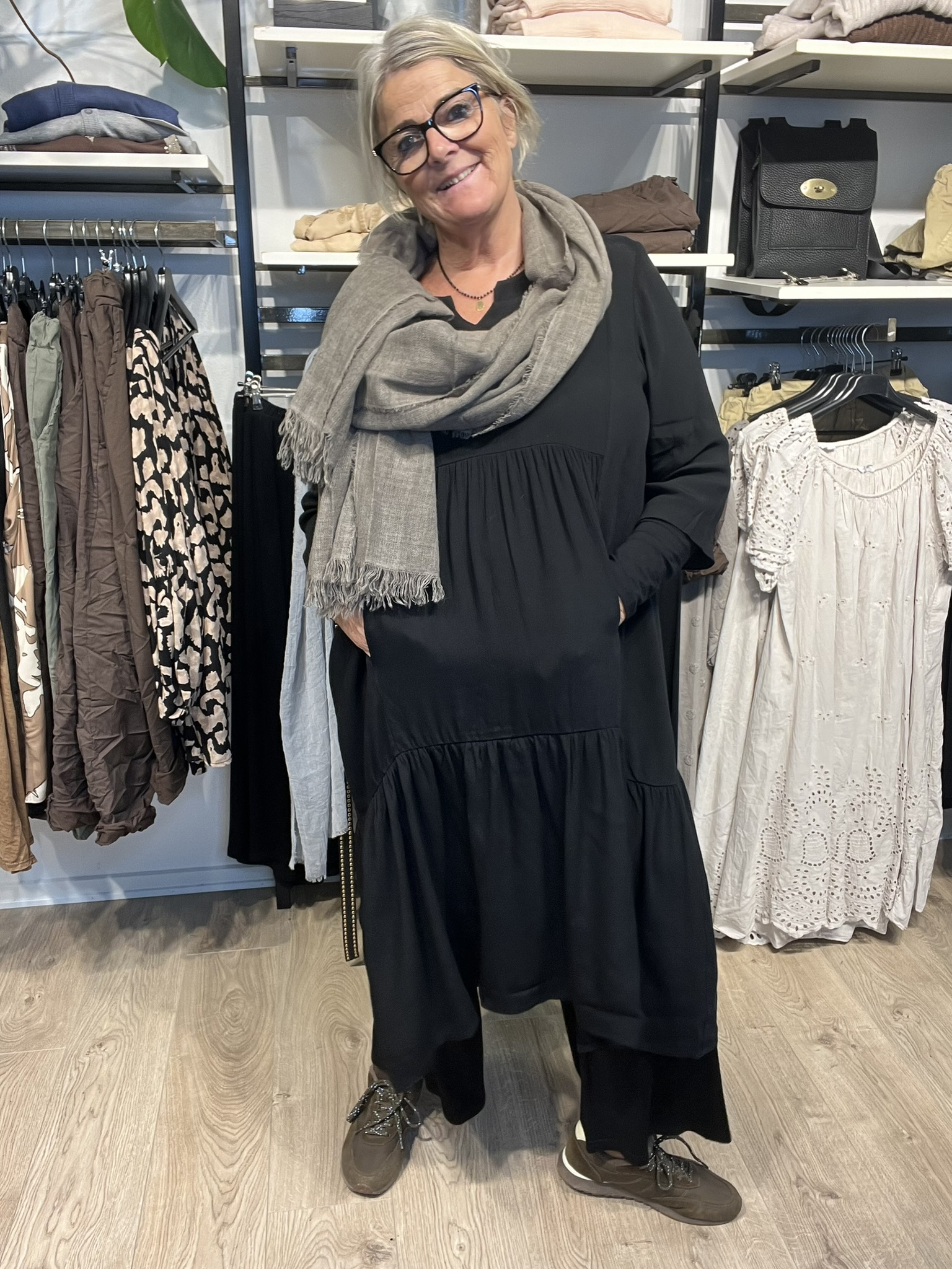 Plus size kjolen Rigmor fra Pont Neuf, har den bedste a-facon og er meget rummelig nedover. Det er en af vores absolut favorit kjoler. 