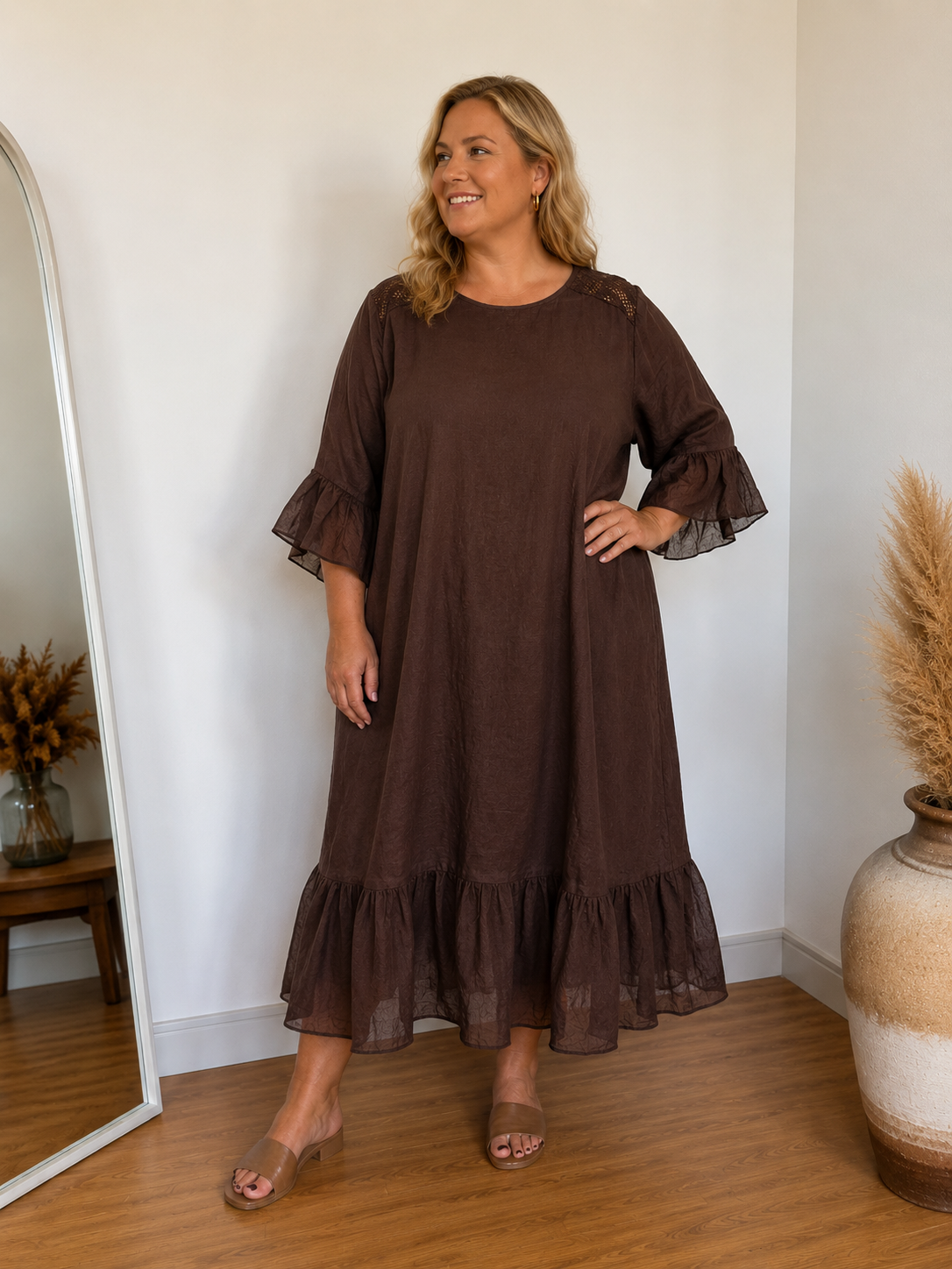 Feminin SIF hørkjole i plus size med enkelt nordisk design