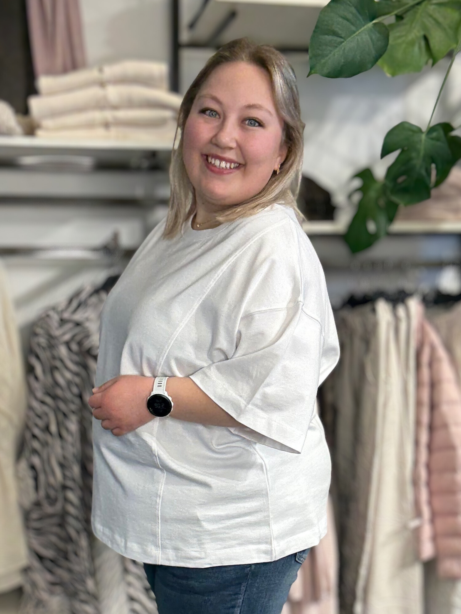 WA-VERONA 8 basic T-shirt i 100% økologisk bomuld med rund hals, afslappet pasform og minimalistiske syningsdetaljer.