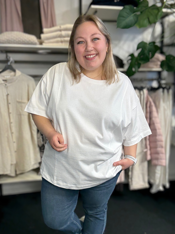 WA-VERONA 8 basic T-shirt i 100% økologisk bomuld med rund hals, afslappet pasform og minimalistiske syningsdetaljer.